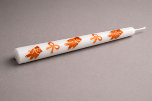 Bougie conique blanche de 10 pouces peinte à la main, motif poisson orange, en cire de soja et de paraffine, décoration d'intérieur pour anniversaires et Noël - Product Image 2