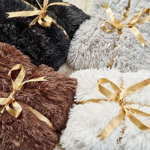 Coperta in Finta Pelliccia Lunga Premium Grigio Chiaro 127 x 165 cm, Morbida e Soffice per Letto o Divano - Product Image 2