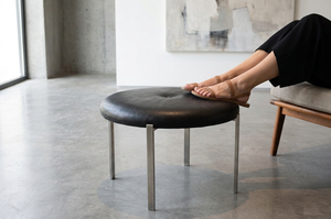 Taburete Moderno Tapizado con Patas de Metal, Asiento Acolchado de Cuero PU, Taburete Multiusos Resistente para Hogar, Oficina, Regalos de Diwali - Product Image 3