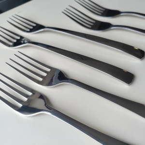 Fourchette à dîner en acier inoxydable durable, finition miroir, construction robuste, Allemagne, vente en gros, fourniture en vrac pour exportation, cuisine - Product Image 1