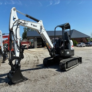 Mini-excavatrice Bobcat robuste, conçue pour une utilisation fluide dans les espaces restreints, offrant une puissance de contrôle exceptionnelle. - Product Image 4