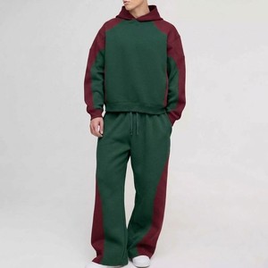Conjunto Deportivo Premium Color Verde Borgoña, Sudadera con Capucha y Bloques de Color, Pantalones Deportivos Anchos, Estilo Urbano - Product Image 1