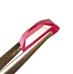 พลอยทับทิมแอฟริกันธรรมชาติ 5.55 กะรัต ทรงเหลี่ยมมรกต - Product Image 3