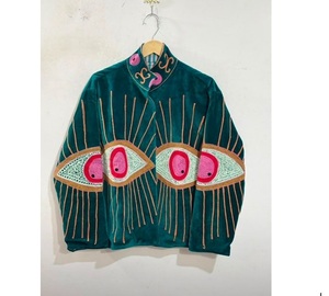 Chaqueta de terciopelo Suzani reversible acolchada con bordado de ojo de diablo para mujer, hecha a mano, con diseño floral étnico, estilo llamativo, para capas, 100% - Product Image 1