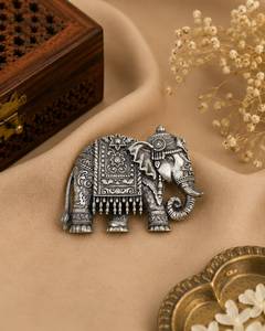 Broche vintage en argent 925 en forme d'éléphant, bijou de luxe unisexe, cadeau idéal pour les occasions festives - Product Image 1