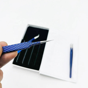 Pince à épiler NUMISMA INTERNATIONAL Blue Diamond Grip à pointe lisse antistatique pour extensions de cils, toutes tailles, durable, best-seller - Product Image 2