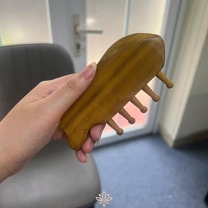 Peine de madera con forma de pez, de dientes anchos, masajeador natural, desenredante para el cabello, accesorio para el cuidado de la barba para hombres y mujeres, ¡el más vendido! - Product Image 4