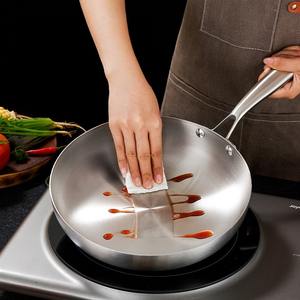 Poêle à frire classique en acier inoxydable, conçue pour la robustesse et l'efficacité, offrant des résultats de cuisson constants et un nettoyage facile. - Product Image 4