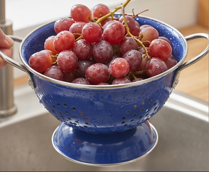Passoire de cuisine moderne en émail bleu avec poignées en acier inoxydable, durable, pour fruits et légumes - Product Image 5