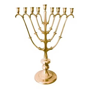 Candélabre moderne en fer noir à 7 bras, porte-bougie pour activités religieuses, support de menorah en métal durable - Product Image 3