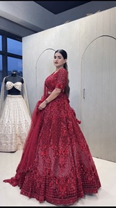 Lehenga Choli rouge en tissu filet avec pièce de blouse, robe brodée florale pour mariage et fête, pour femmes - Product Image 3