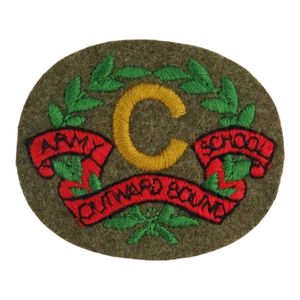 Badges et écussons brodés de haute qualité en gros pour épaules et manches, brodés à la machine, OEM - Product Image 1