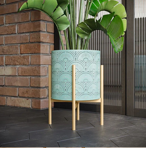 Jardinières chic rayées noir et blanc avec bordure dorée de luxe et supports, disponibles à prix de gros pour un décor moderne. - Product Image 4