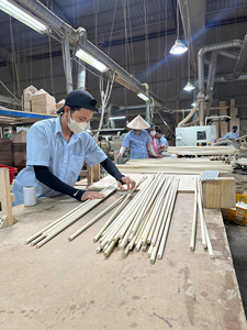 Varillas de Madera Maciza de Alta Calidad, Directo de Fábrica, OEM, Tamaño Personalizado para Piezas de Muebles, Pedido al por Mayor, Acabado Liso - Product Image 4