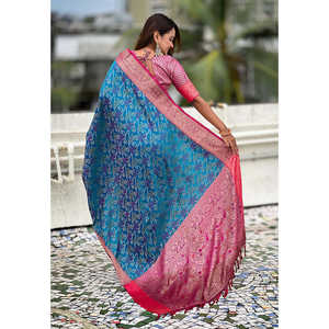 ผ้าซิลค์สีน้ำเงินเนื้อนุ่ม ทอลายแบนดานี ปาโตลา ซารี พร้อมลายทอแบบตัดกัน สำหรับชุดราตรี ผ้าทอระดับพรีเมียม น้ำหนัก 600 กรัม - Product Image 4