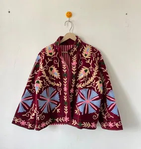 Chaqueta de terciopelo granate hecha a mano para mujer, con bordado Suzani, estilo bohemio vintage, floral, de manga larga, abrigo de invierno. - Product Image 1