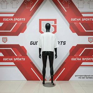 Camiseta blanca extragrande para mujer con logo GEN Z LUX, tela de algodón suave, corte holgado, estilo streetwear moderno para uso casual. - Product Image 4