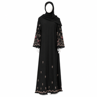 Abaya noire à fleurs |   Robe longue pour femmes musulmanes, élégante et modeste, avec manches cloche brodées de fils délicats, tenue islamique élégante et tendance
