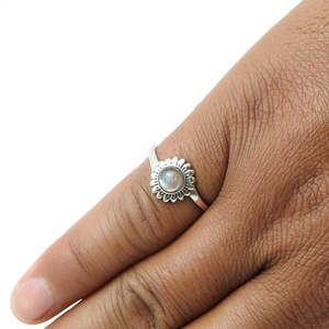 925 <b>Sterling</b> <b>Silver</b> <b>Ring</b> With Bezel <b>Set</b> Round Cut Labradorite Gemstone IGI Certified Handmade Bohemian Jewelry For Wear Daily - Product Image 3