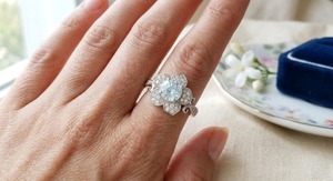 แหวนหมั้นรูปใบไม้ประดับอะความารีนธรรมชาติ ดีไซน์แบบคริสเตียน ตัวเรือนเงินแท้ 925 ประดับแบบซ่อน ดีไซน์ลายพฤกษศาสตร์สุดหรู - Product Image 3