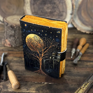 Mini-agenda William Morris Celestial Leather Grimoire avec pages à bords festonnés, motif étoiles et lune, couverture rigide, format A5, cadeau avec crayon - Product Image 3