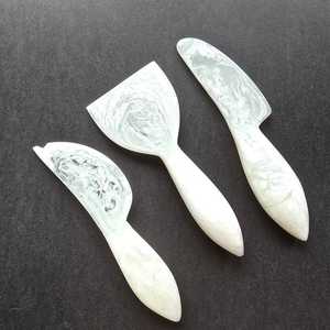 Ensemble de 3 Cuillères et Spatules à Salade en Résine Motif Marbre Blanc et Vert, Écologiques, Compatibles Lave-Vaisselle/Micro-ondes/Four - Product Image 1