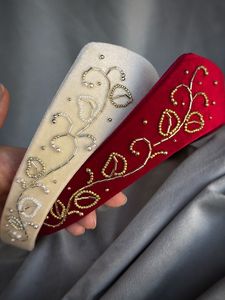 Diadema anudada naranja óxido con bordado de hilo de serpiente a rayas verdes y pedrería dorada, estilo turbante de moda para mujer, estilo boutique - Product Image 6