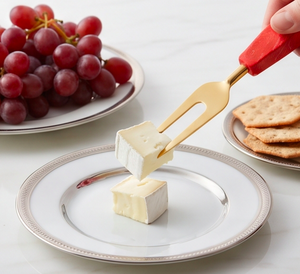 Ensemble de couteaux à fromage et à beurre brillants avec finition dorée et manche en résine attrayant – Articles de cuisine uniques - Product Image 6