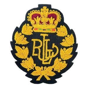 Badges brodés à la main à coudre, tailles et couleurs personnalisées disponibles - Meilleures ventes - Marques avec feuilles d'or et couronne - Product Image 1