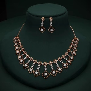 Parure de bijoux unisexe de luxe en or rose avec moissanite, collier et boucles d'oreilles en forme de fleur, sertissage à griffes, taille brillant rond - Product Image 2