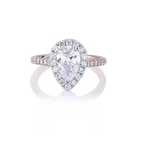 Anillo de Compromiso con Moissanita Corte Pera, Plateado en Plata, Joyería Clásica para Mujer, Disponible al Mejor Precio - Product Image 3