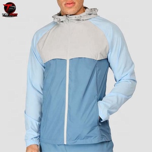 Conjunto Deportivo de Dos Piezas para Hombre, con Capucha y Bloques de Color, Chaqueta Cortavientos Ligera de Poliéster y Pantalones Cortos, con Logotipo Personalizado - Product Image 3