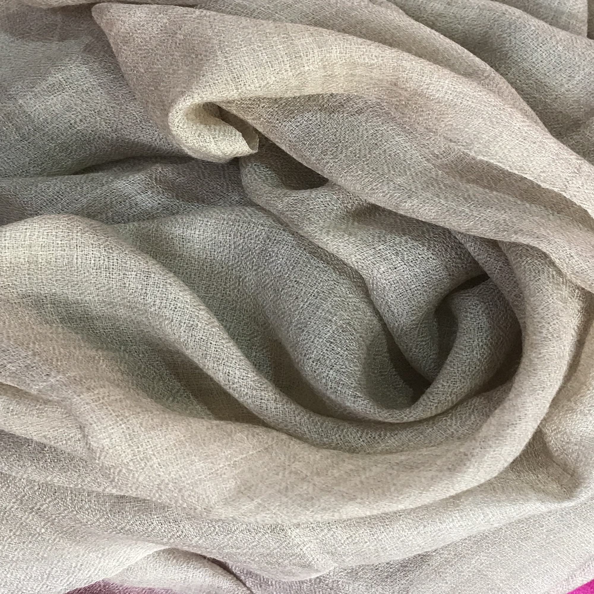 สีเทาเข้ม