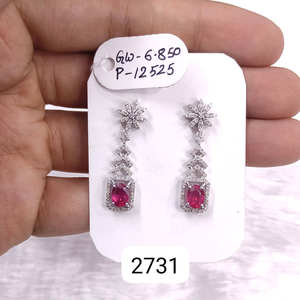 ต่างหูเงินประดับทับทิมธรรมชาติและเพชรทรงสวยงามบนตัวเรือนเงินแท้ - Product Image 2