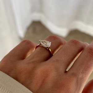 Anillo Solitario de Diamante Corte Pera de 1.00CT, Cultivado en Laboratorio, Oro Sólido de 14K, para Bodas y Enamorados - Product Image 3