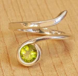 Anillo de Plata de Ley 925 con Piedra Preciosa de Peridoto Natural, Joyería Fina Hecha a Mano, Regalo de Aniversario para Mujer - Product Image 3