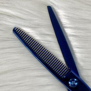 กรรไกรตัดแต่งขนสัตว์เลี้ยง Fenice Pet ขนาด 6 นิ้ว ผลิตจากเหล็กกล้าไร้สนิมญี่ปุ่น สำหรับสุนัขและแมว ใช้งานง่าย ปลอดภัย ด้ามจับแบบออฟเซ็ตสำหรับคนถนัดขวา - Product Image 4