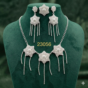 Último Modelo de MOLL JEWELLERS, Conjunto de Collar y Aretes con Incrustaciones Florales de Aleación de Zinc Chapado en Oro Indio de 24K, 0.3m, con Circonitas, para Mujer - Product Image 5