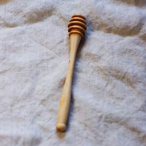 Cuchara de miel de madera natural hecha a mano, palo para remover miel, para té, café y accesorios para servir el desayuno - Product Image 1