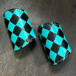 Support de Foulard Western Tendance Bohème en Cuir de Vachette Véritable Gravé à la Main à Carreaux Turquoise pour Cowgirls - Product Image 4