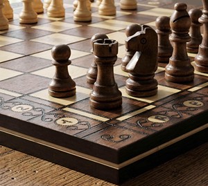 Jeu d'échecs de luxe en bois Staunton avec pièces lestées et grand plateau pliable en bois, idéal pour un cadeau - Product Image 5