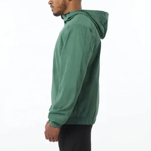 Chaqueta Cortavientos con Capucha Verde para Hombre, Cierre de Cremallera, Resistente al Agua, Poliéster, Corte Regular, para Todas las Estaciones, Ropa de Senderismo para Exteriores - Product Image 3