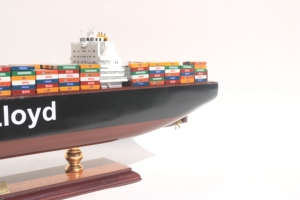 เรือบรรทุกสินค้า HAPAG LLOYD COLOMBO EXPRESS - แบบจำลองเรือคอนเทนเนอร์ไม้สำหรับตั้งโชว์หรือสะสม - Product Image 4