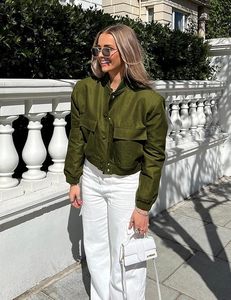 Chaqueta Corta Utilitaria Verde Oliva para Mujer, Cuello Alto, Manga Larga, Cierre de Botones, Color Sólido, Tejido de Poliéster, Informal para Otoño - Product Image 3