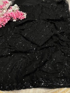 ผ้าซารีตาข่ายลายผีเสื้อพร้อมเสื้อคลุมตาข่ายลายผีเสื้อ ตกแต่งด้วยลูกปัดสวยงามแบบดีไซเนอร์  พร้อมงานปักลาย C Pallu ทั่วผืนผ้า และขอบผ้าลายอาร์โค - Product Image 6