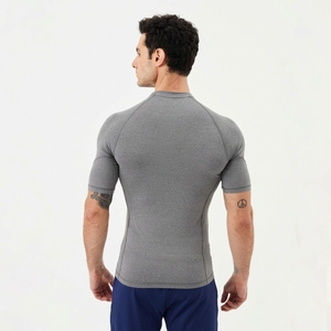 Rashguards de secado rápido, compresivos, transpirables y de alta calidad para hombres y mujeres, con diseño y logotipos personalizados. - Product Image 3