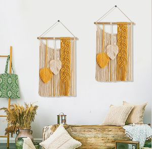 Adorable Adorno de Pared de Macramé Amarillo con Diseño de Múltiples Bolsillos y Lindas Margaritas Tejidas a Crochet en Macetas Pequeñas Decoración del Hogar Contemporánea - Product Image 5