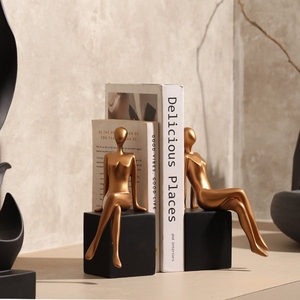 Modern design cast aluminum seated human figurine with wooden base bookend set black and gold decorative book holder - Product Image 3