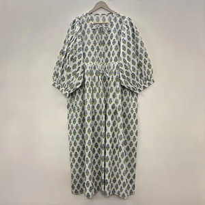 Robe décontractée mi-longue pour femme en coton tissé 100% uni, à manches courtes, taille empire, style babydoll, coupe ample et fonctionnelle à col en V oversize - Product Image 1