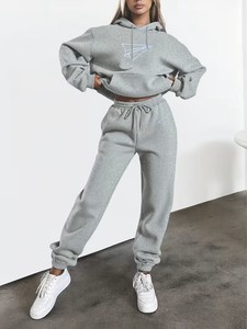 Conjunto Deportivo Informal de Forro Polar Gris para Invierno, Unisex, con Bordado de Patrón Floral, Sudadera con Cremallera Completa y Pantalones Deportivos de Secado Rápido - Product Image 2